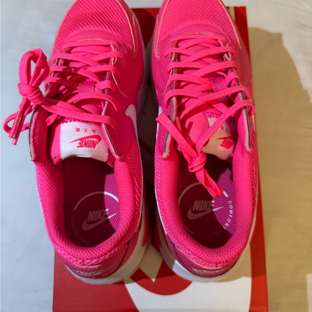 New Nike Women's Hot Pink Air Max Excee Sneakers - Picture 3 of 7